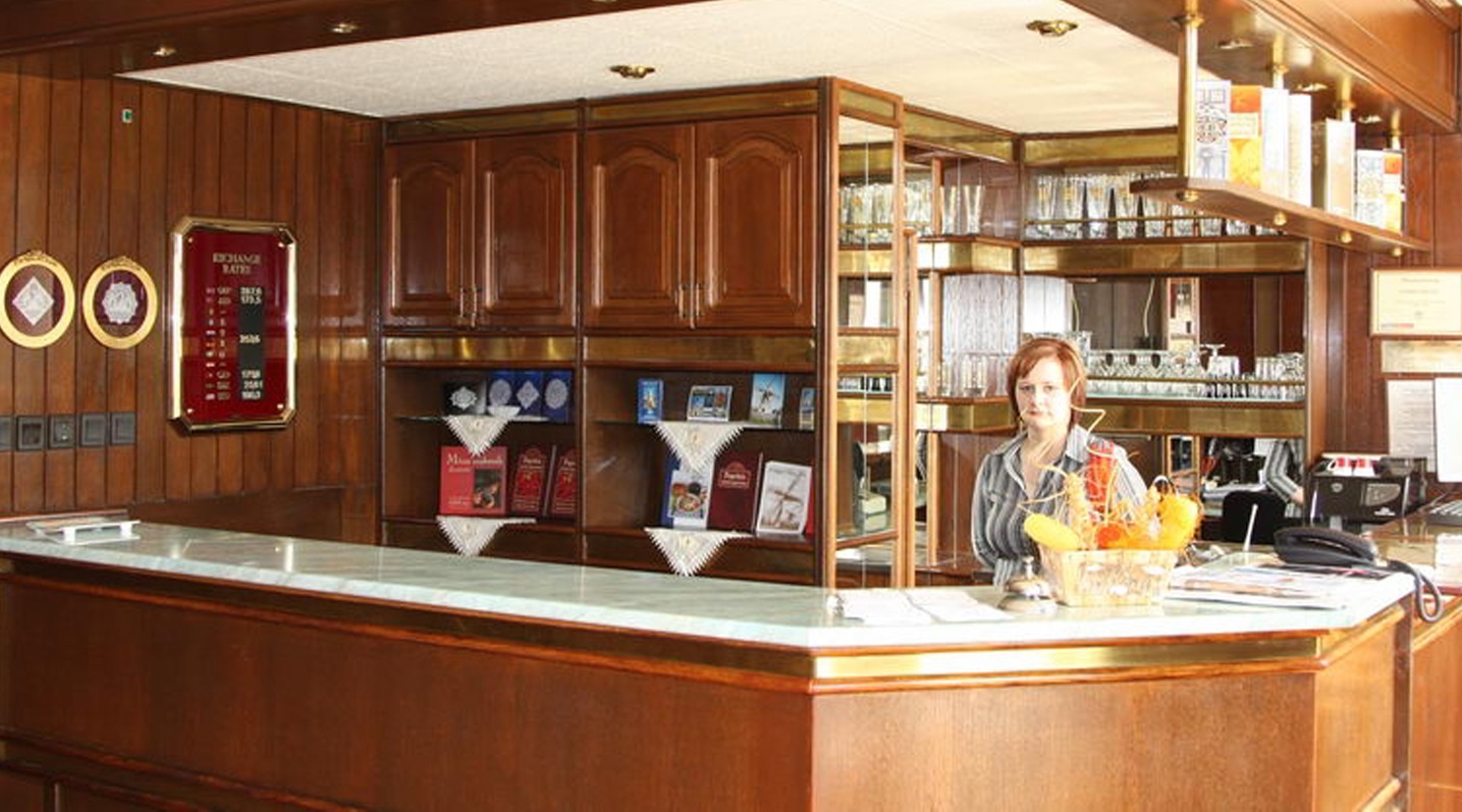 kiskunhalasi hotel kapcsolat